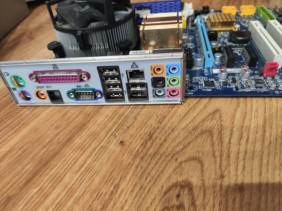 Плата 775 Gigabyte + intel core q6600