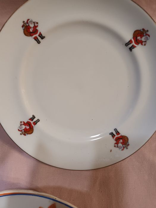 Pratos infantis em porcelana