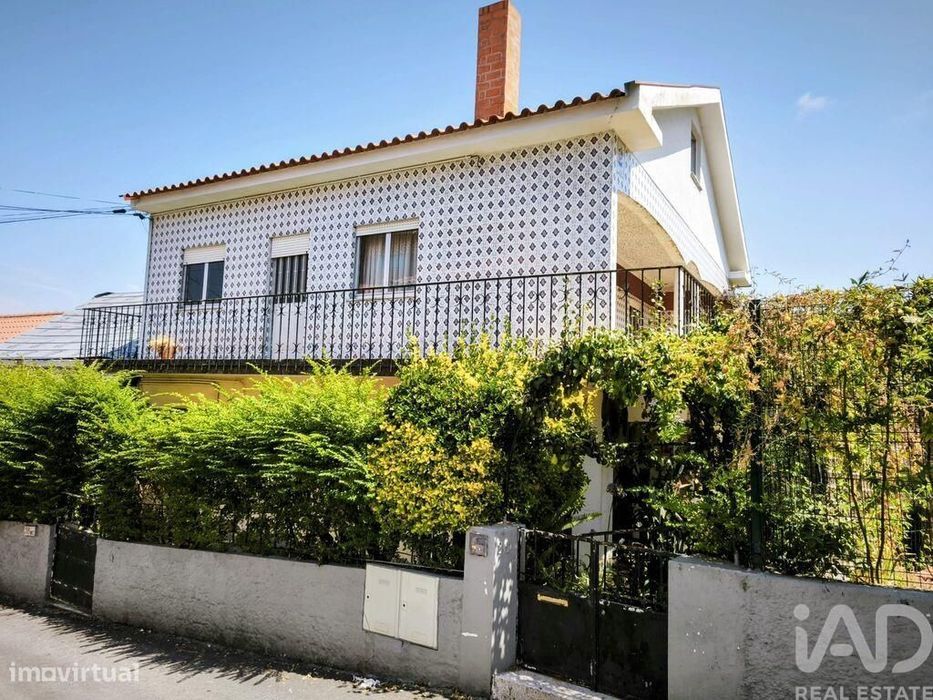 Moradia bi-familiar T6 em Viana do Castelo e Meadela de 227 m2