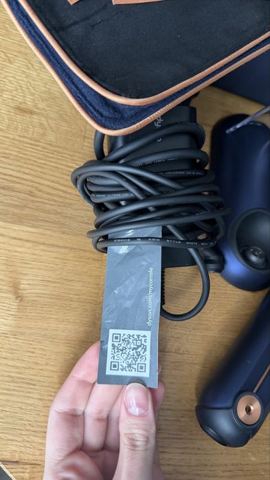 Випрямляч Dyson синій