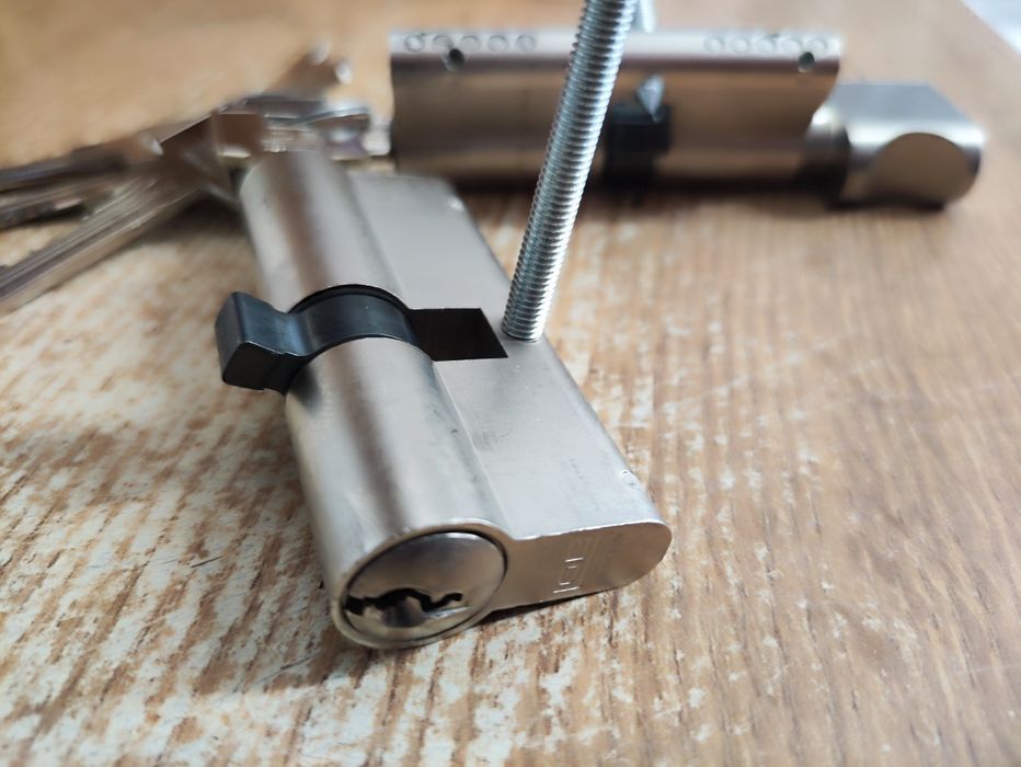 LOB assa abloy 2 wkładki - jeden klucz (6 kluczy)