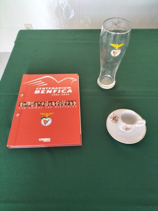 Conjunto livro Centenarium BENFICA + caneca assinada jogadores+chevena BENFICA