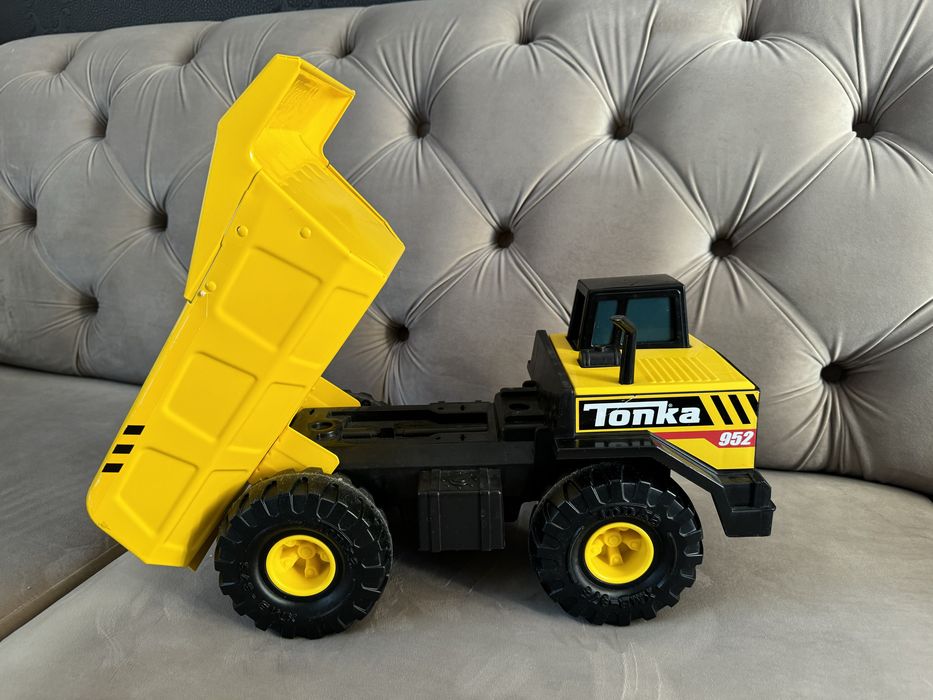 Іграшковий самоскид Tonka, в дуже гарному стані