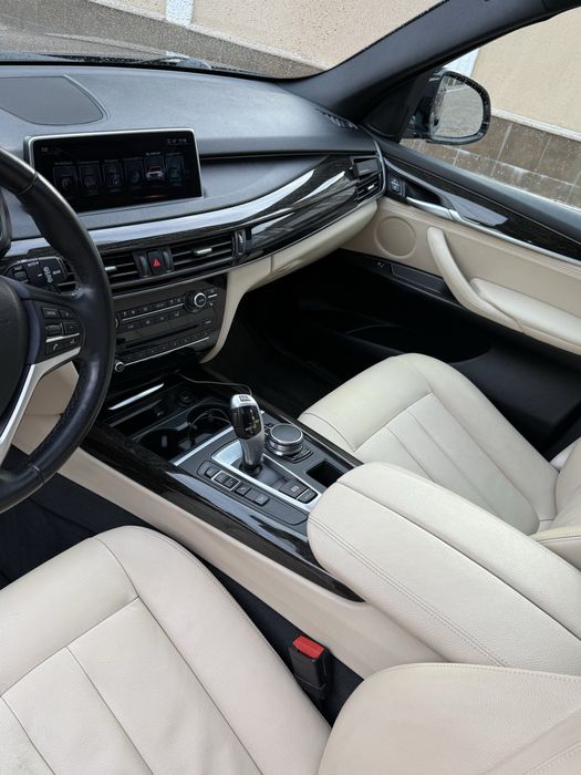 Автомобіль BMW X5 F15