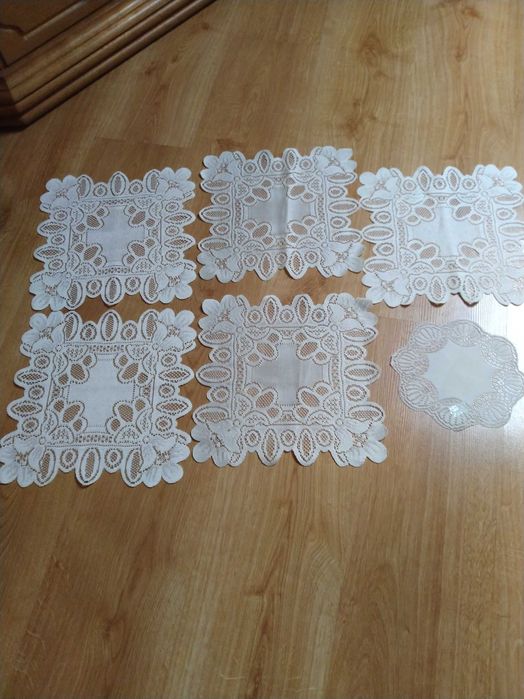 Komplet nowych serwetek ecru