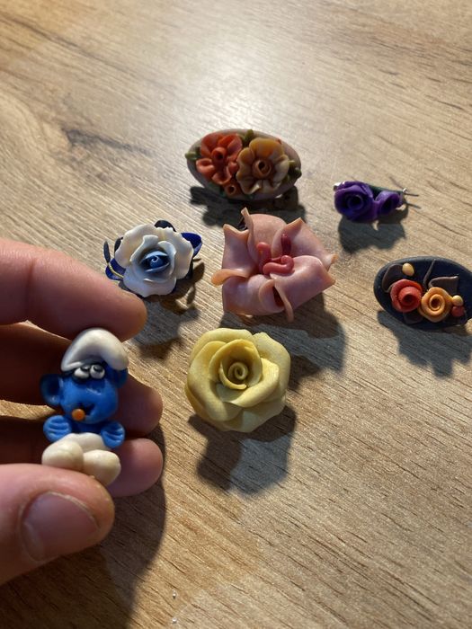 Stare broszki z modeliny