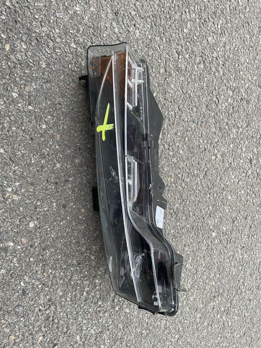 фара  Tesla Model 3