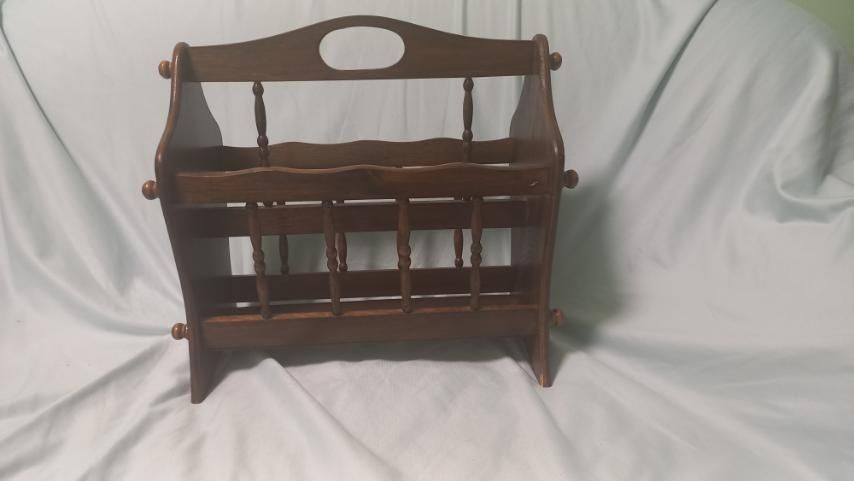 Вінтажна дерев,яна , розбірна газетниця. Німеччина .