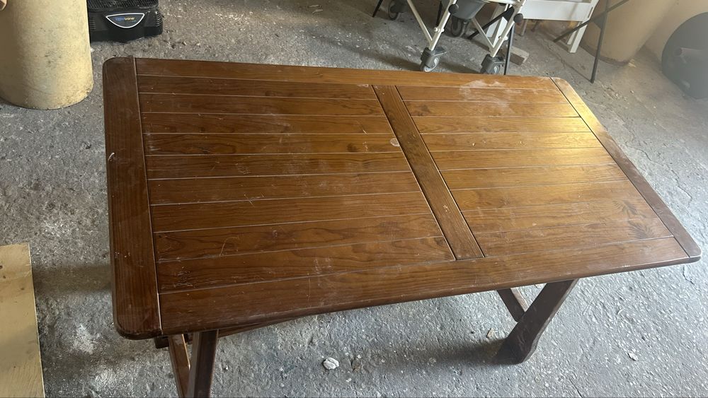 Mesa de Jantar em Madeira – Grande e Resistente