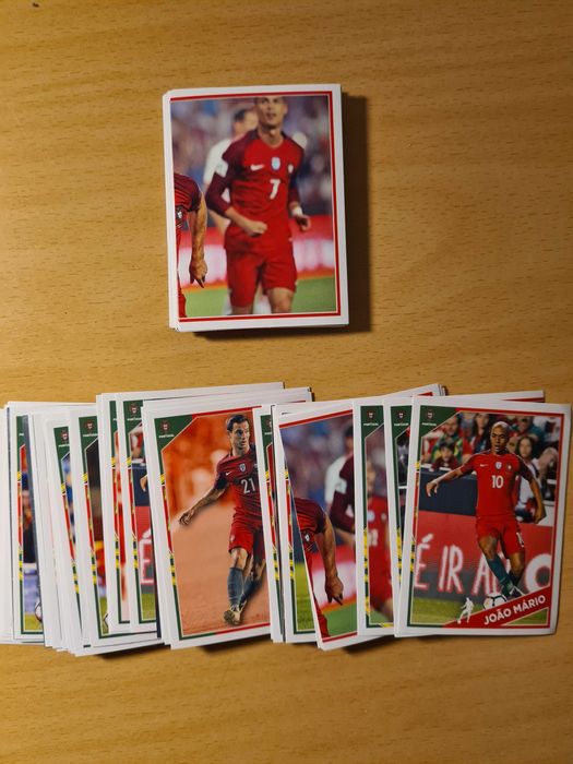 Coleção de 44 cromos da coleção da Seleção Nacional de Futebol