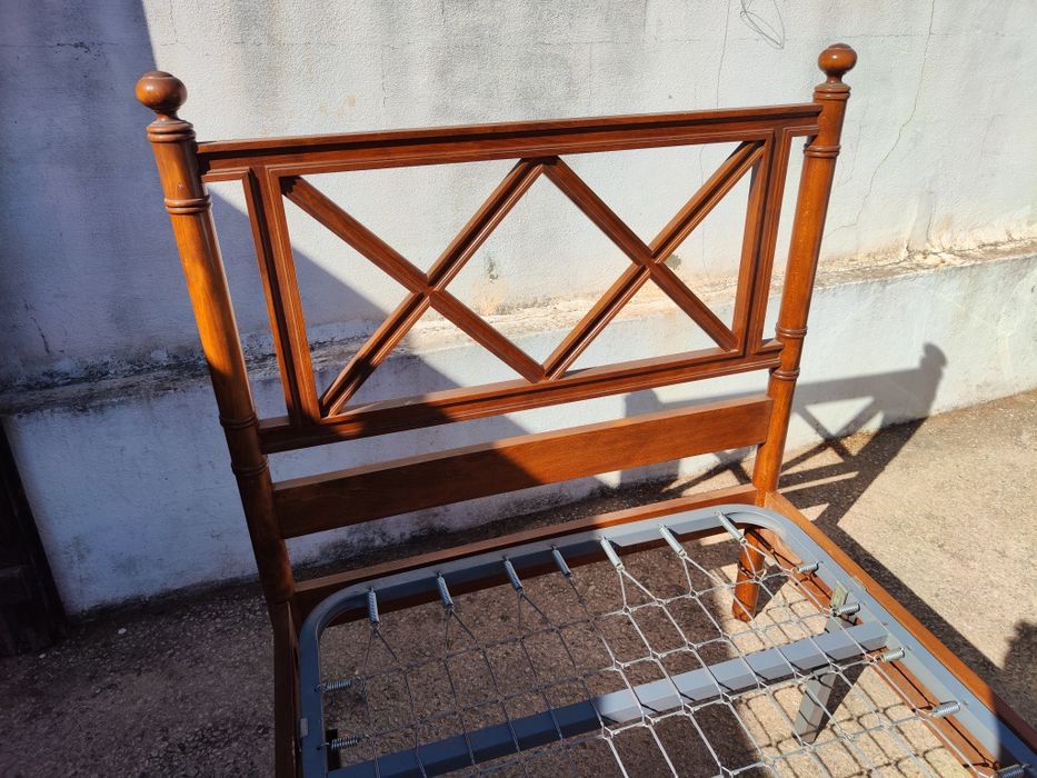 2 camas individuais + 2 estrados + 2 colchões + 2 mesas cabeceira
Transporte a cargo do comprador.
Mais informações MP