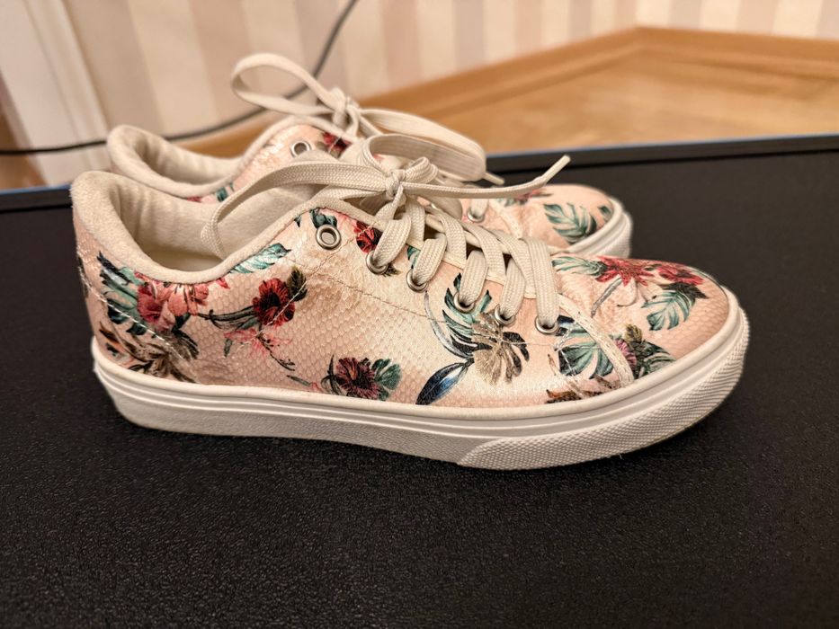 Buty na wiosnę Guess