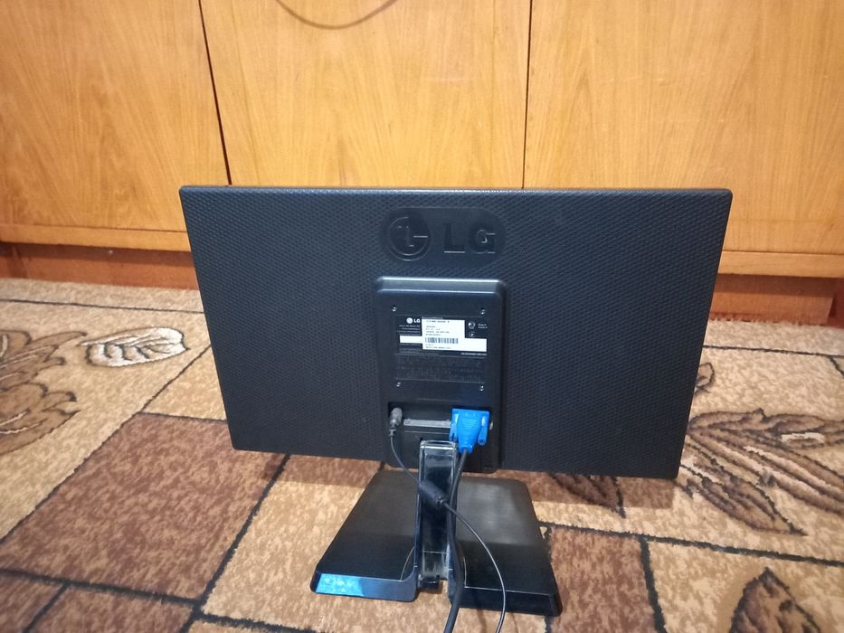 Монітор LG 19EN33