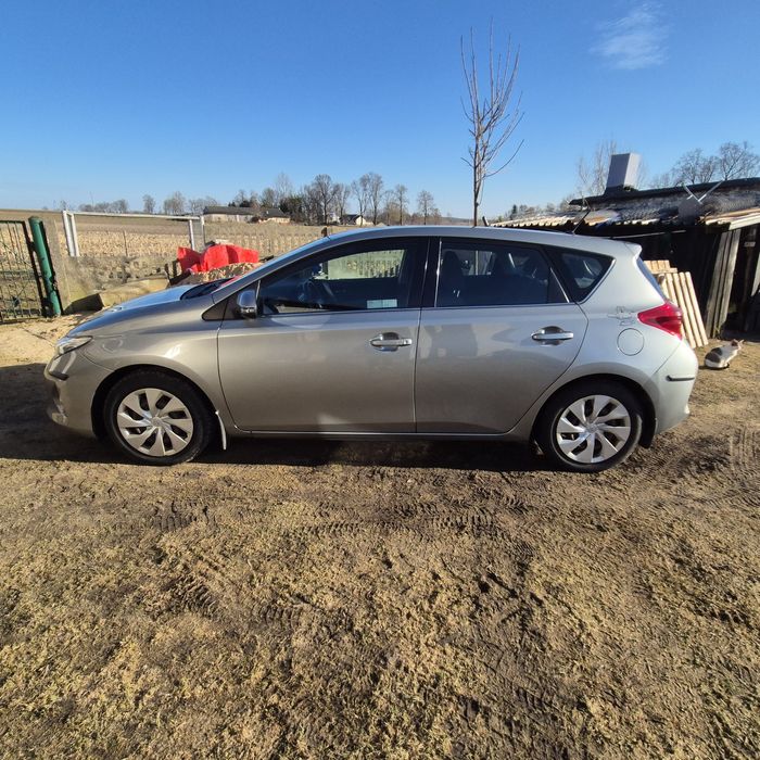 Toyota Auris 1.4 2015 r.