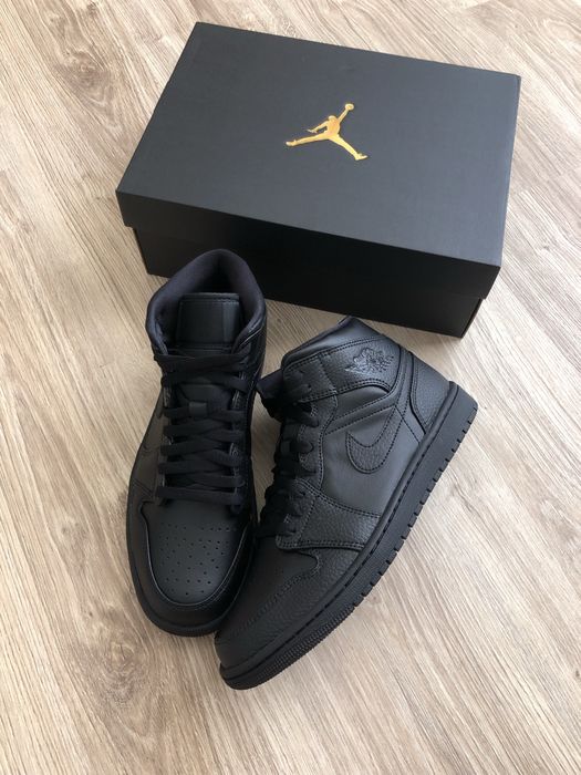 Nike Air Jordan 1 Mid “Triple Black”