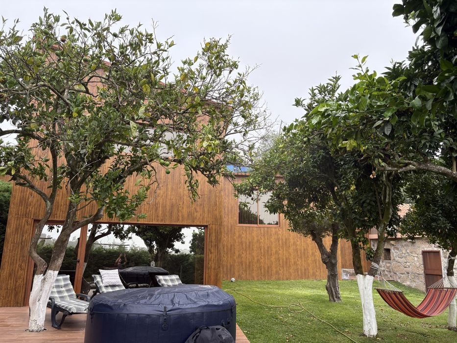 Quintinha com 3 habitaçoes independentes novas