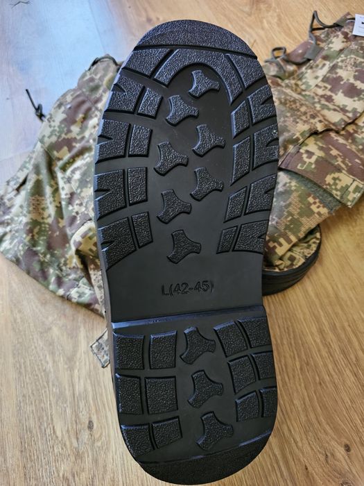 Бахіли утепленні НГУ , нові , розмір 42-45