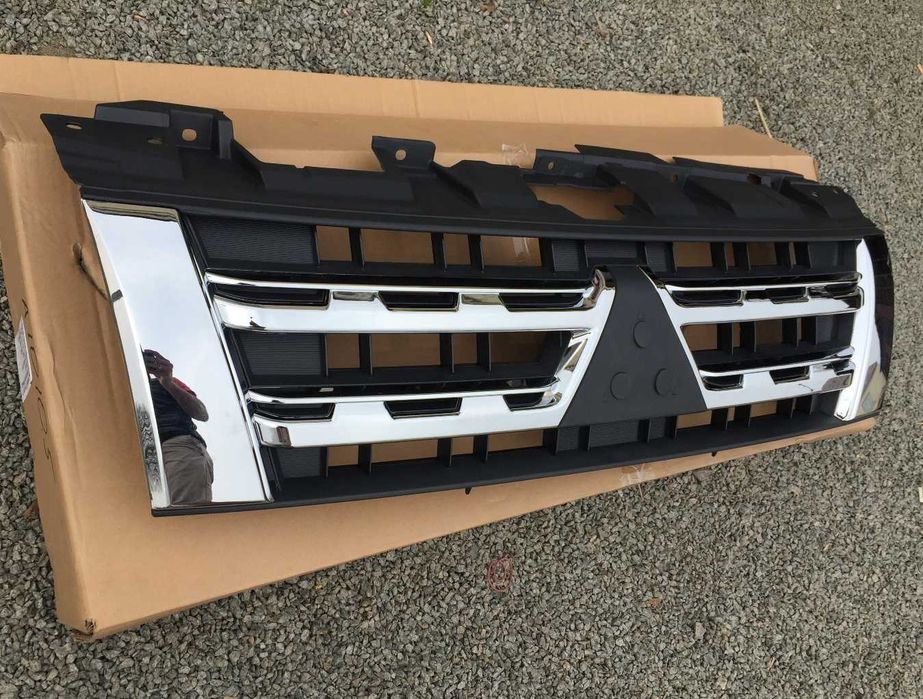 Решётка радиатора Mitsubishi Pajero Wagon 4 решетка Паджеро 2012-2014