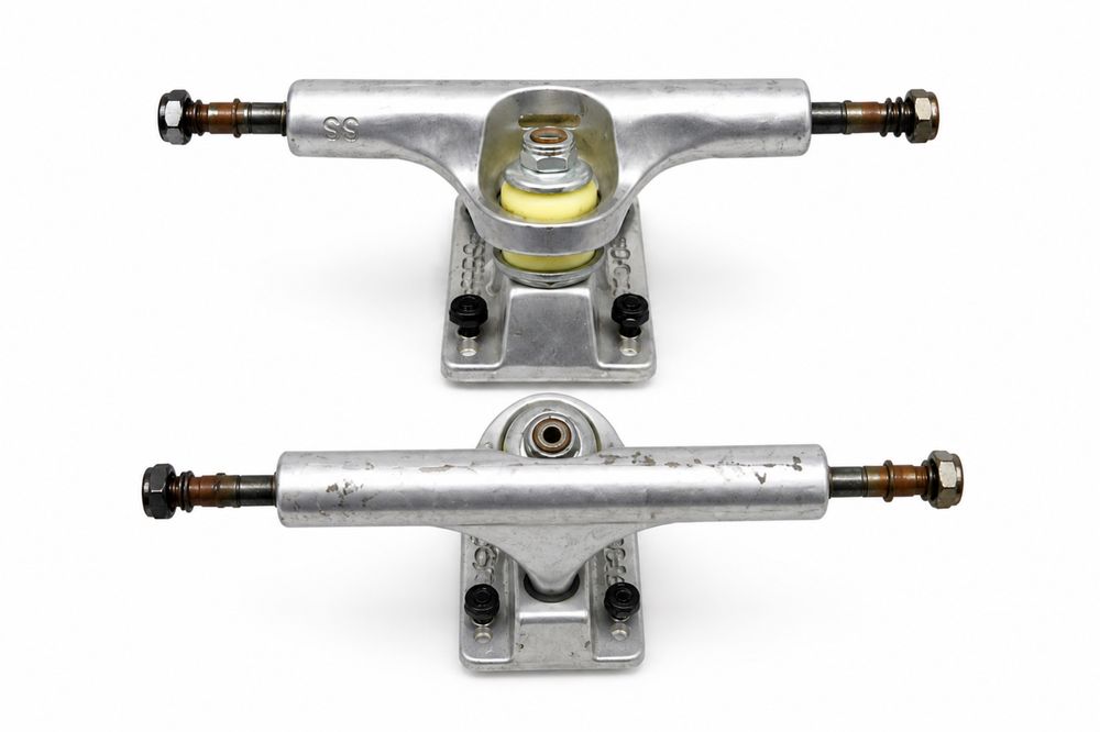 Combo Pro: Trucks Ace Hollow 33 (139mm) + Parafusos Independent