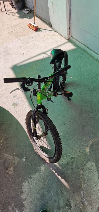 Bicicleta, berg aro 20 com alguns detalhes de uso.