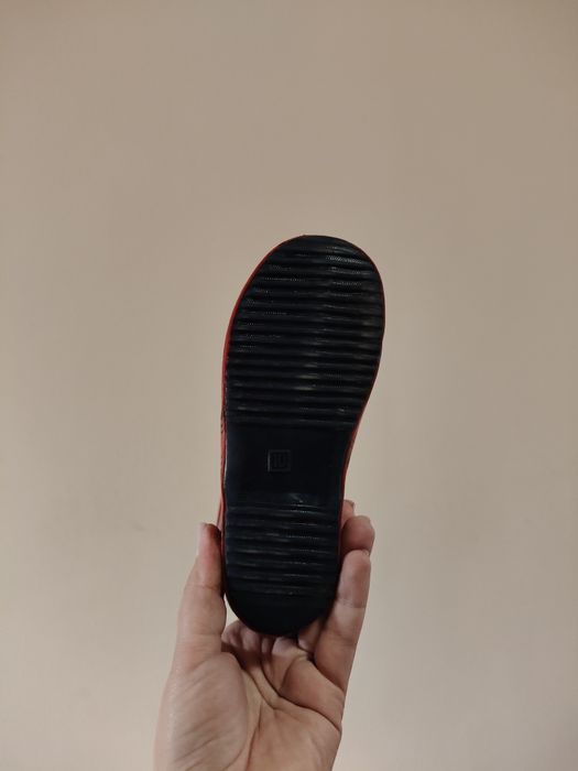 Віддам дитяче взуття