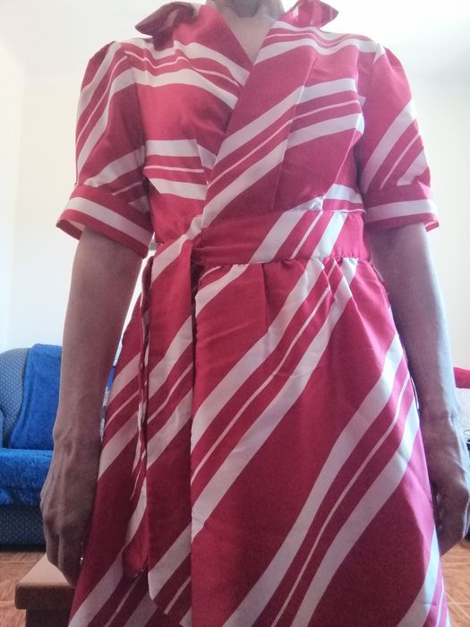 Vestido acetinado de trespasse