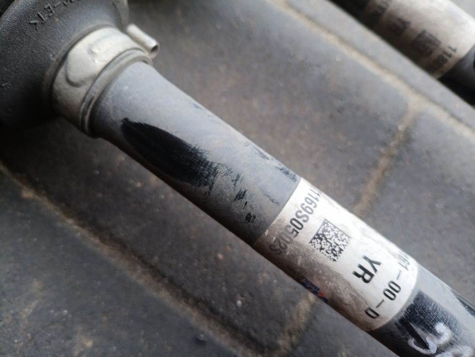 Полуось задня Tesla model Y піввісь