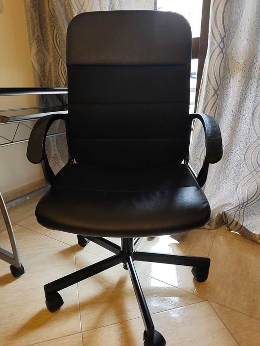 Secretária e cadeira de escritório