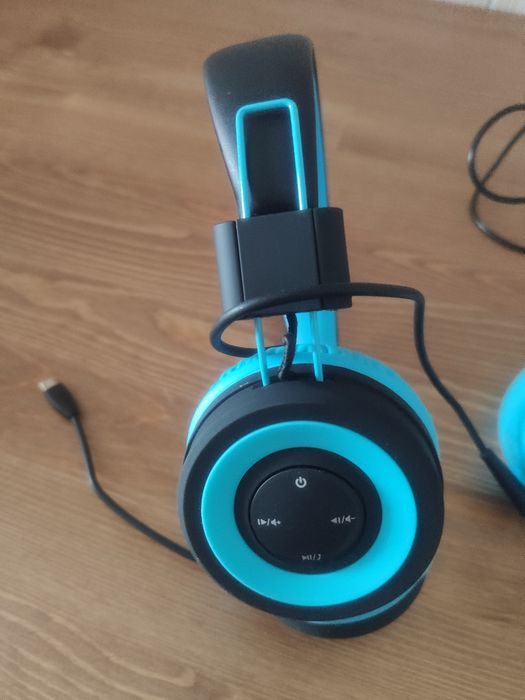 Conjunto de headphones e coluna bluetooth