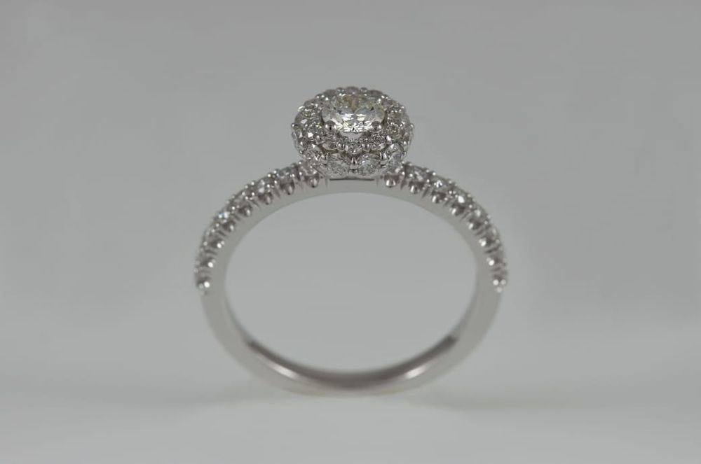 Золотое кольцо с бриллиантами