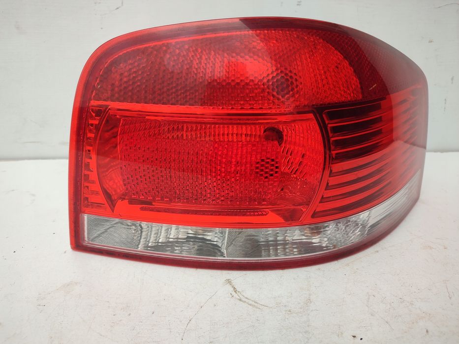 lampa prawy tył audi a3 8p 3drzwi europa 8p0945096