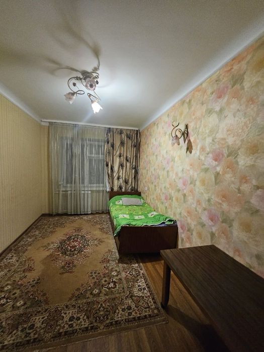 Беремо на місяць Оренда трьохкімнатної квартири по Довженко