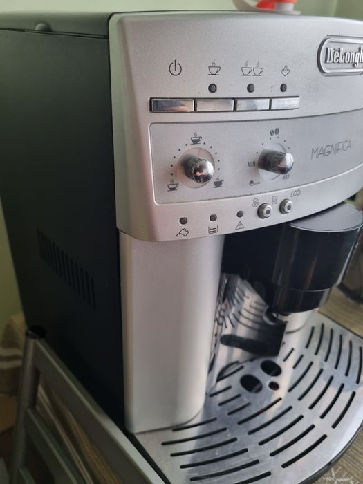 Ekspres ciśnieniowy Delonghi Magnifica