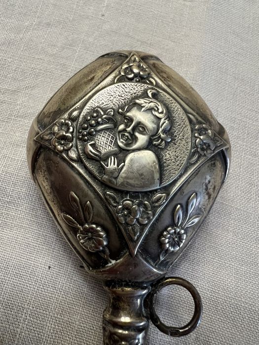 Roca de bebé em prata