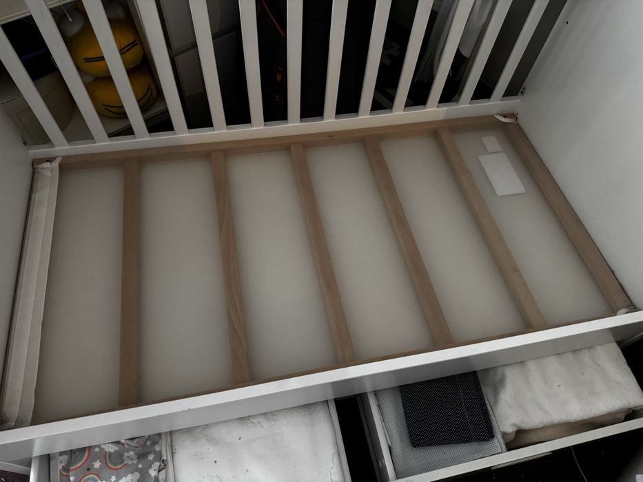 Berço 120x60 cm IKEA com colchão  lusocolchão em optimo estado. O colchao tem marcas de uso.  O berco é regulavel e tem os acessorios completos.