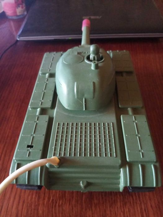 Танк Т-34. СССР. На батарейках.