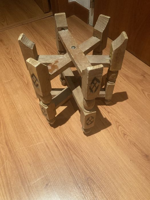 Mesa de apoio feita a mao  ( antiga)
