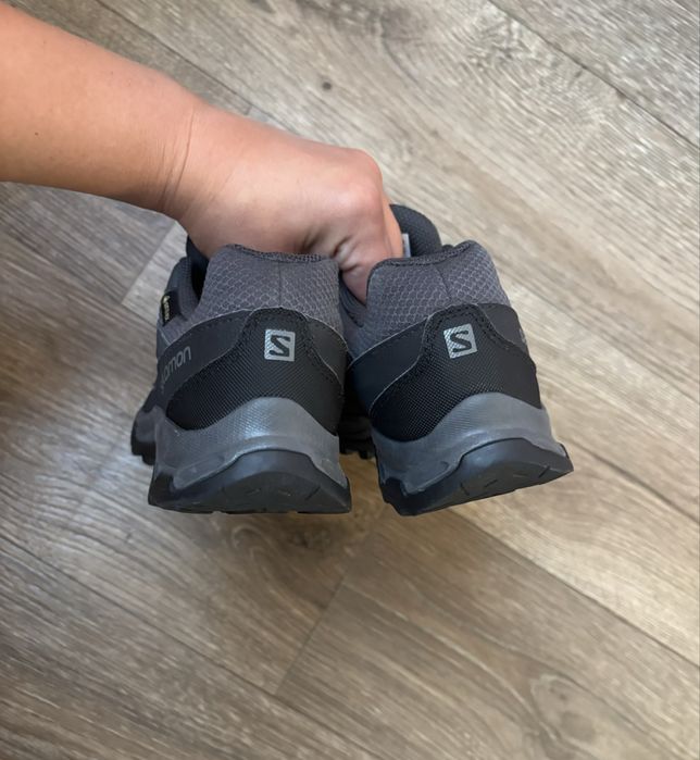 Кросівки трекінгові для дівчини Salomon Rhossili GTX р.36, устілка 23,5см. стопа 22см. сірі з рожевим