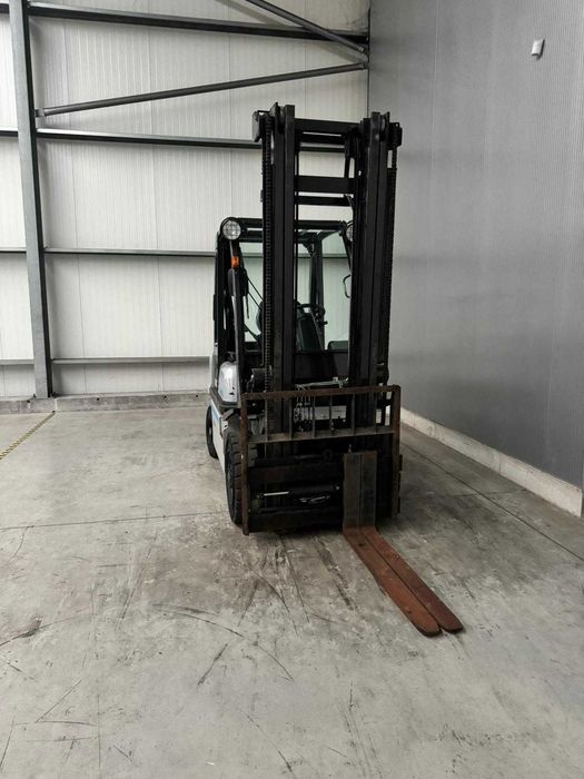 Empilhador Nissan 2.5 duplo mastil