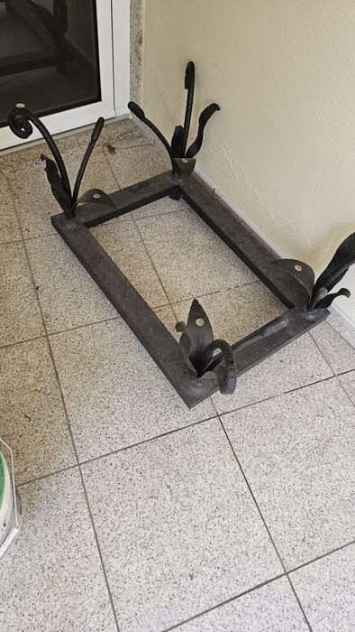 Mesa centro em ferro e vidro