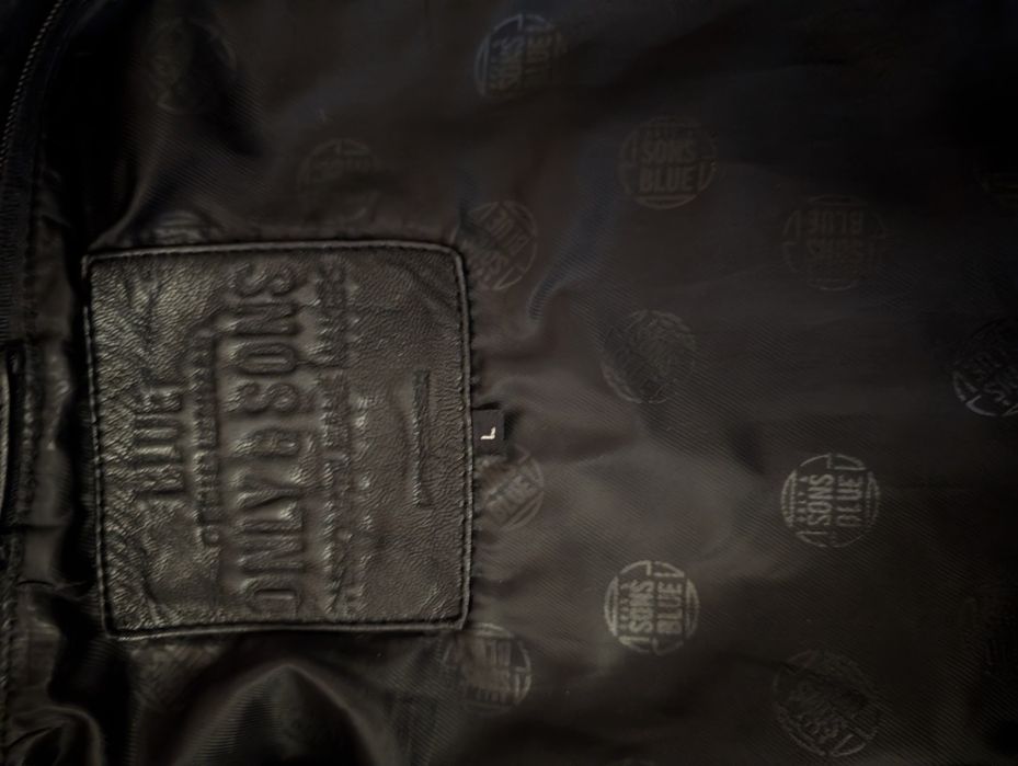 Шкіряна куртка козяча шкіра фірма only & sons практично нова,одягнена пару разів , капюшон відстібажться