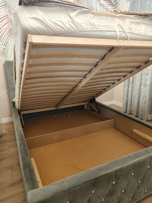 Łóżko sypialniane