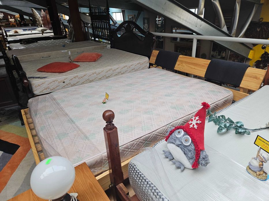 Cama com estrado e colchão - Bom estado geral