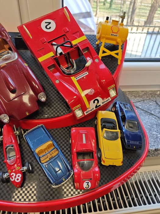 Zestaw Ferrari. Samochodziki. Shell