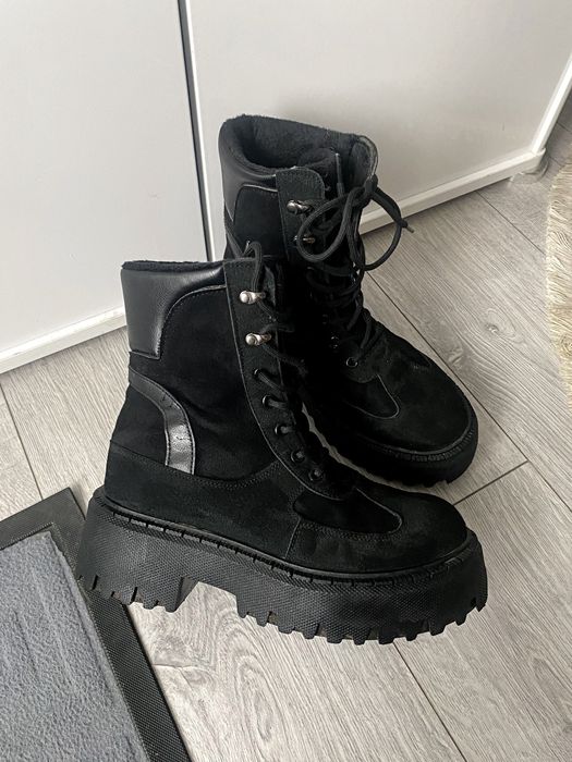 Чорні жіночі черевики на шнурівці