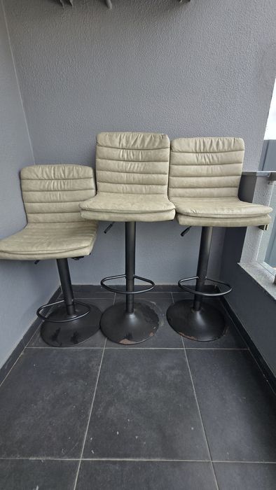 3 Bancos elevatórios de bar ou cozinha