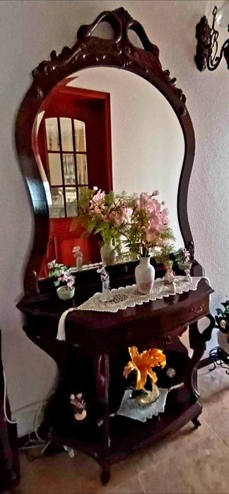 Móvel em cerejeira com espelho
