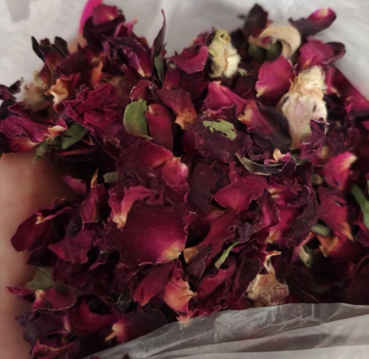 Płatki róży dla gryzoni, świnki morskiej, papugi, chomika, szynszyla