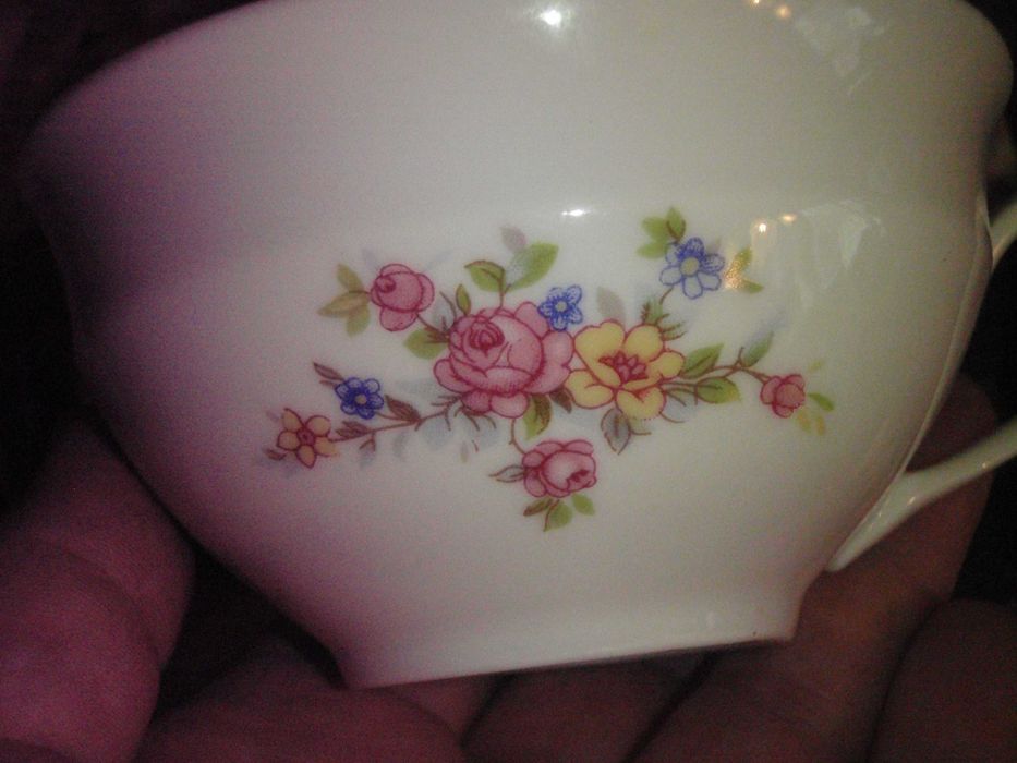 Filiżanki porcelanowe delikatne 10 sztuk bez spodeczków