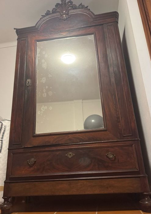 Vendo Armário antigo